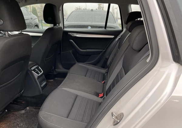 Skoda Octavia cena 54900 przebieg: 109819, rok produkcji 2018 z Szczawno-Zdrój małe 254